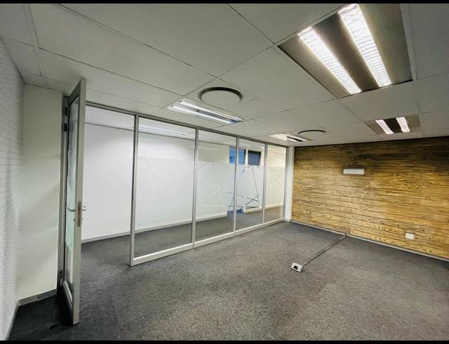 385M² OFFICE TO LET IN RANDJESPARK